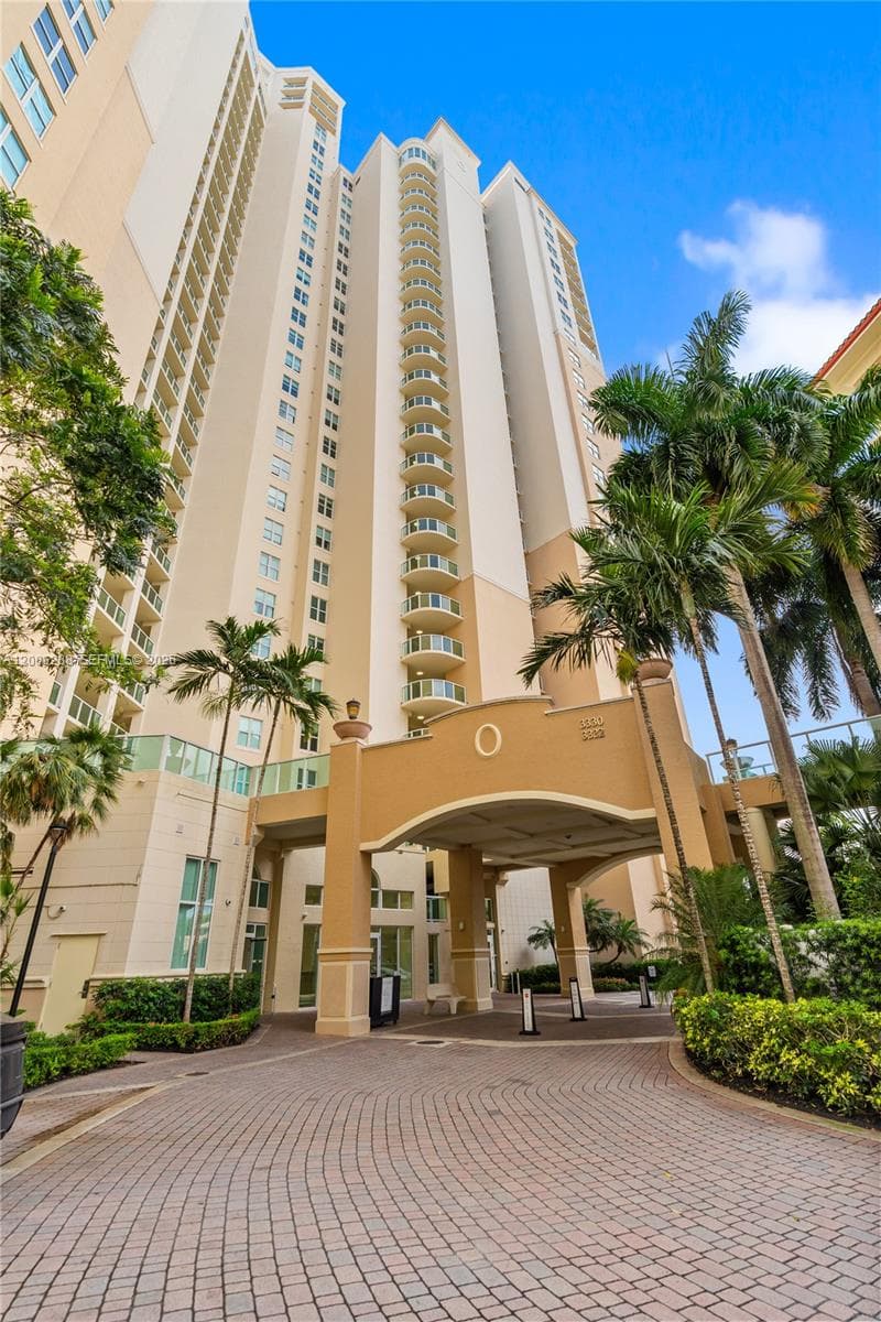 3330 NE 190th St # 712, Aventura FL 33180 — 1
