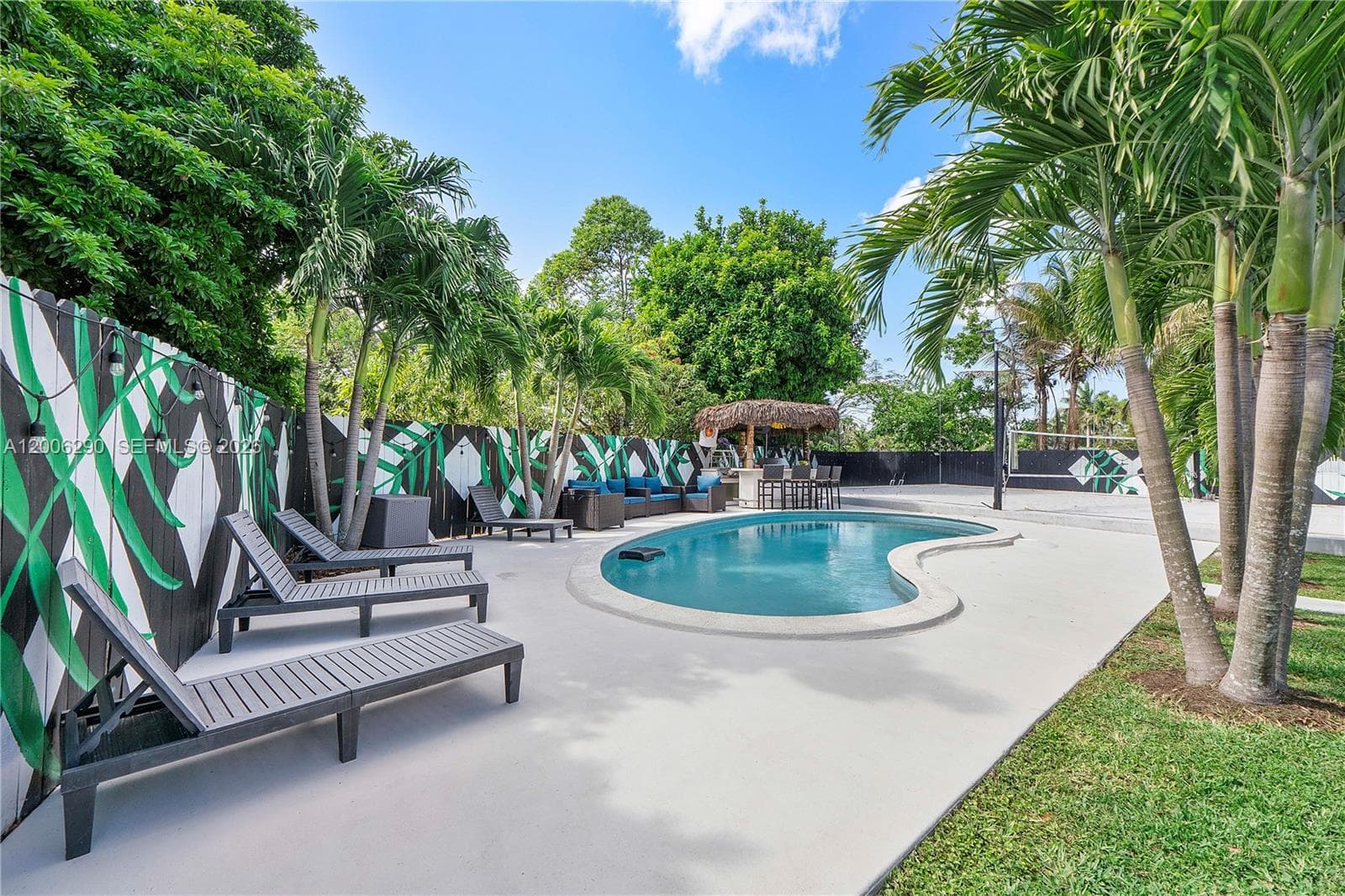 14830 N Spur Dr, Miami FL 33161 — 58