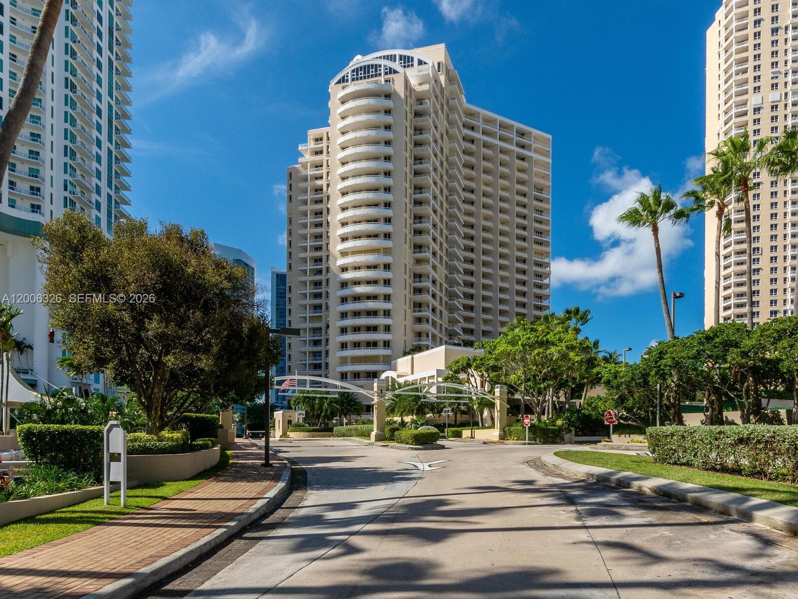888 Brickell Key Dr # 2112, Miami FL 33131 — 33