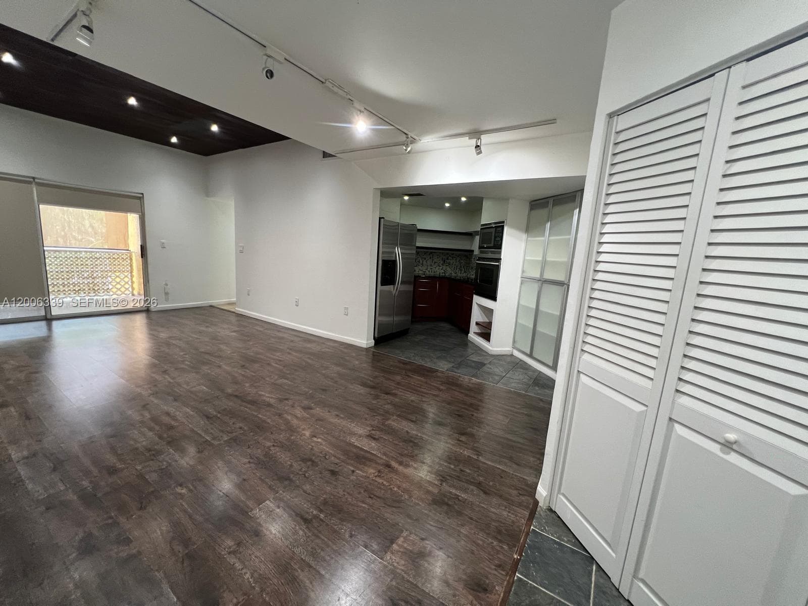 9715 Fontainebleau Blvd # E308, Miami FL 33172 — 2