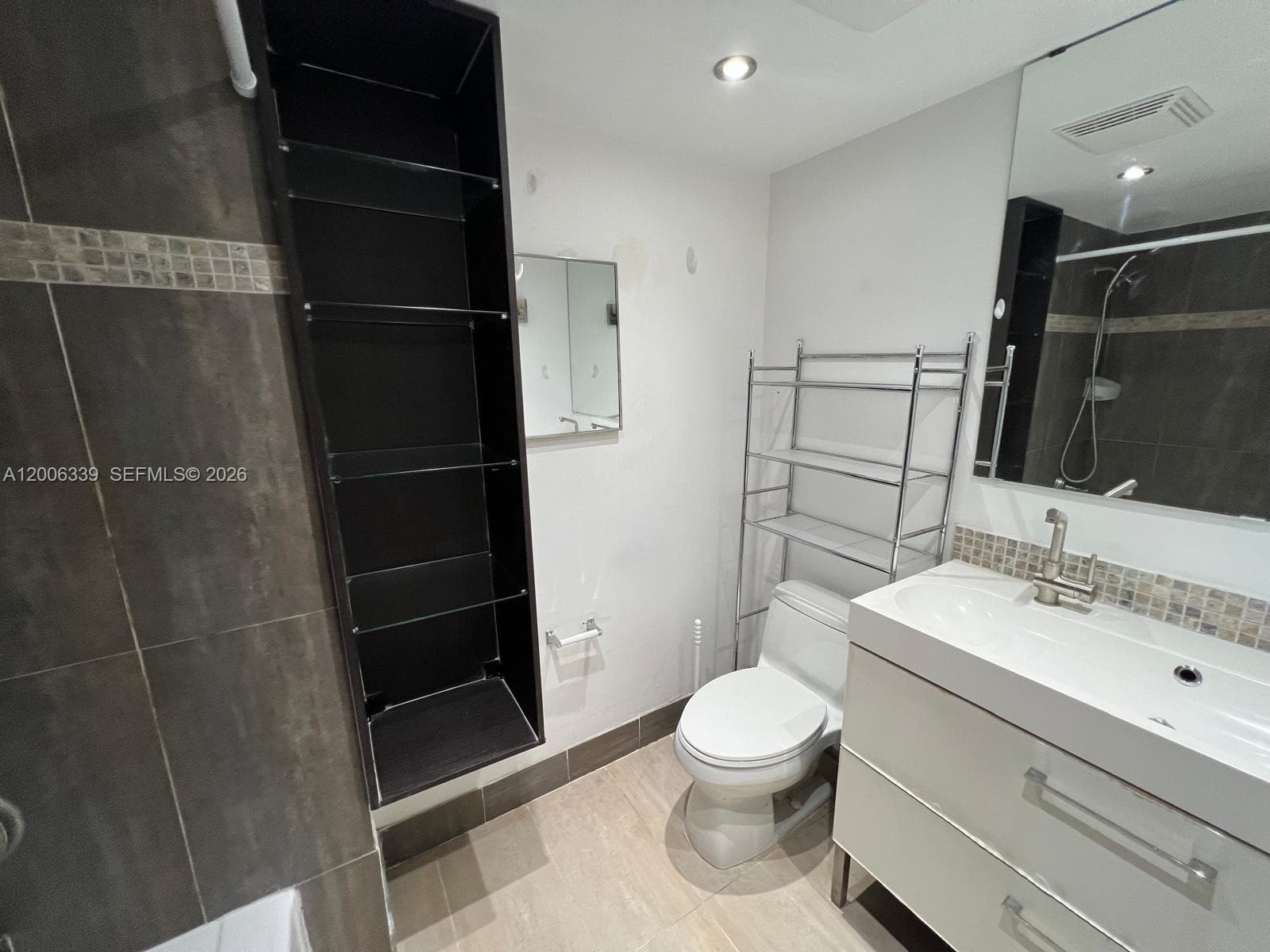 9715 Fontainebleau Blvd # E308, Miami FL 33172 — 33