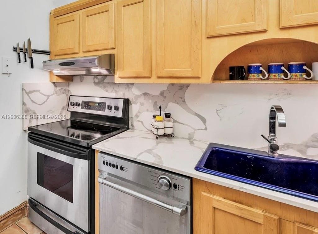 20301 W Country Club Dr, Aventura FL 33180 — 17