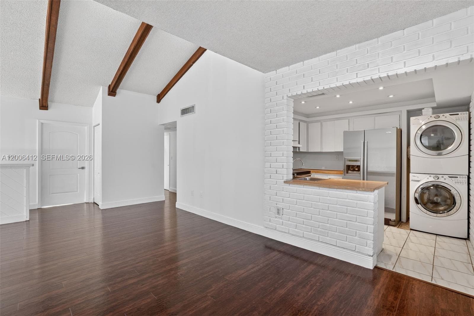 10302 NW 9th St Cir # 204, Miami FL 33172 — 9