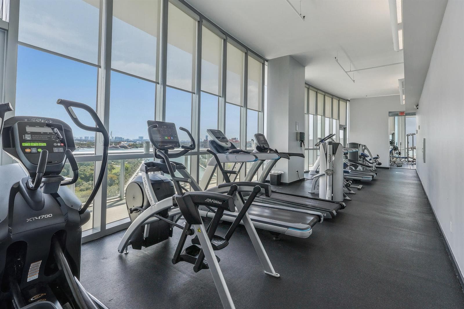 888 Biscayne Boulevard # 3702, Miami FL 33132 — 32