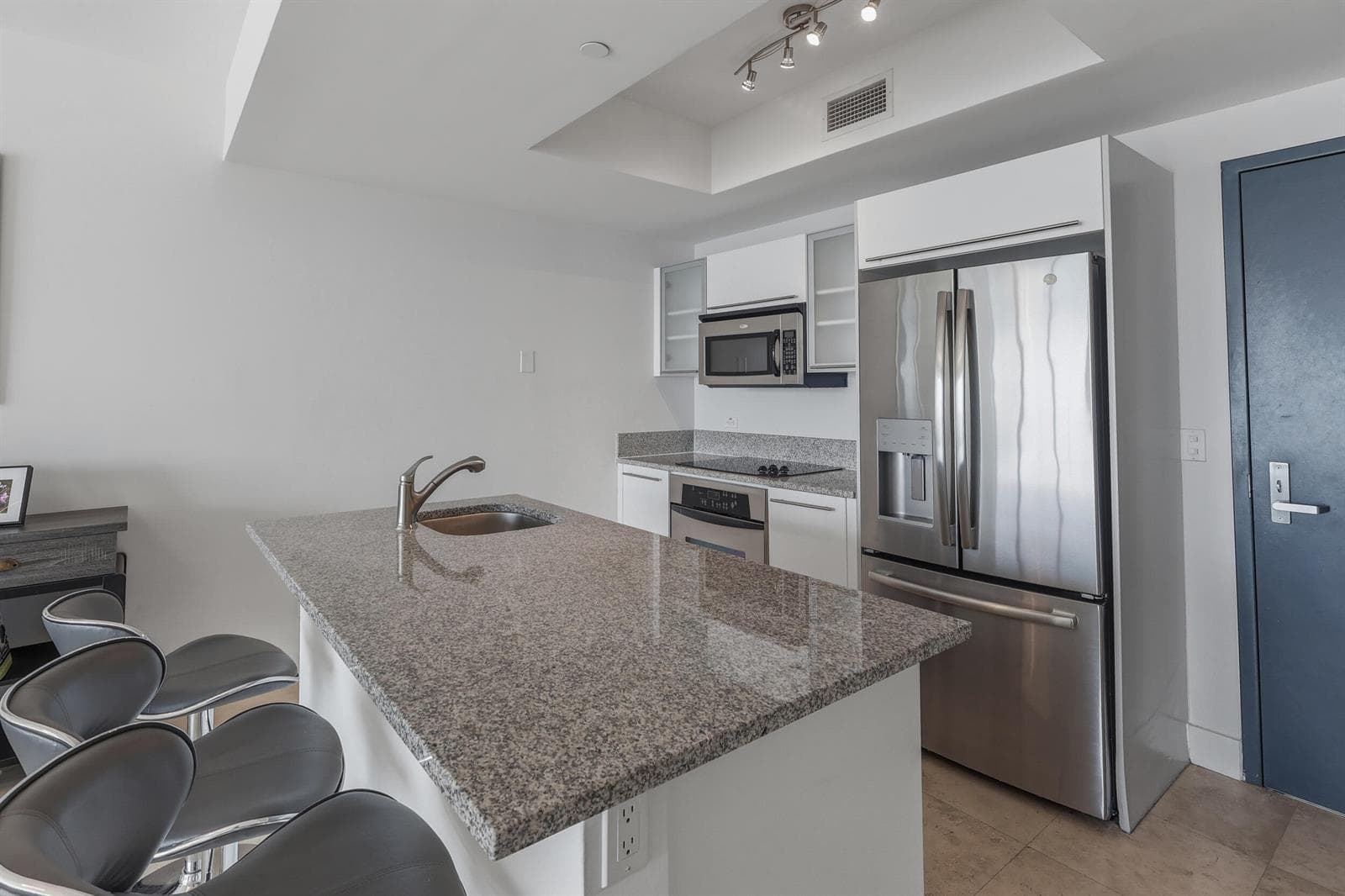 888 Biscayne Boulevard # 3702, Miami FL 33132 — 9
