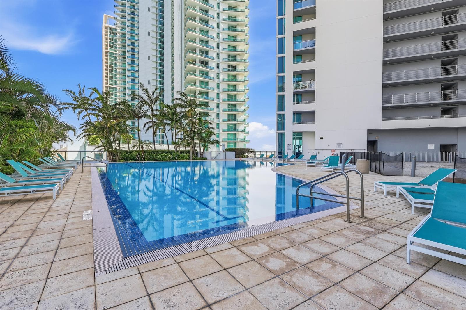 888 Biscayne Boulevard # 3702, Miami FL 33132 — 24