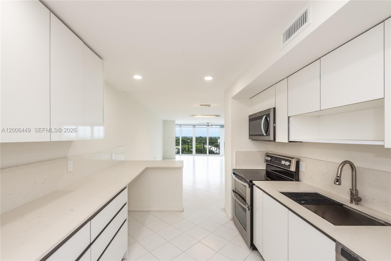 600 Grapetree Dr, Key Biscayne FL 33149 — 10