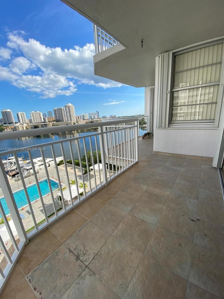 18041 Biscayne Blvd # 804, Aventura FL 33160 — 28