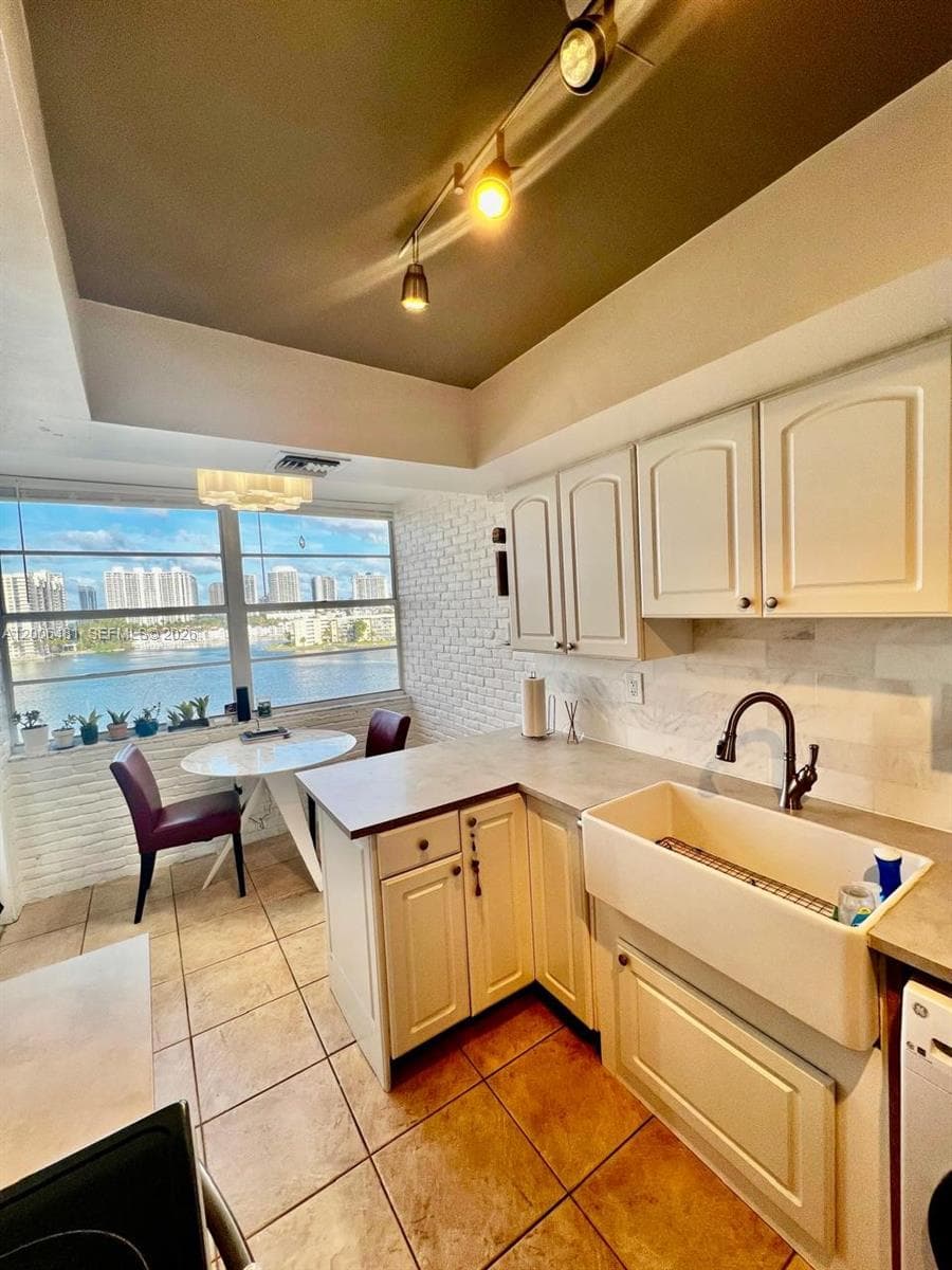 18041 Biscayne Blvd # 804, Aventura FL 33160 — 10