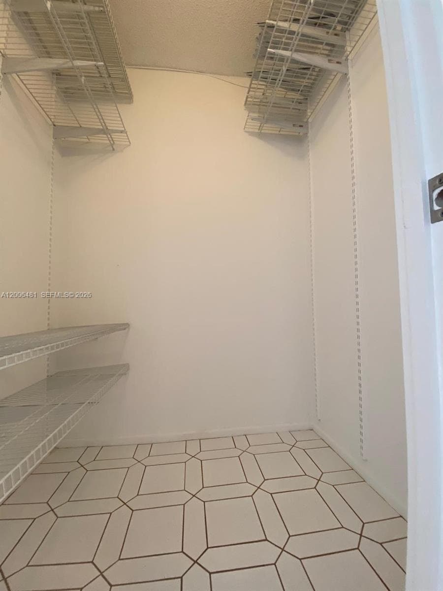 18041 Biscayne Blvd # 804, Aventura FL 33160 — 18