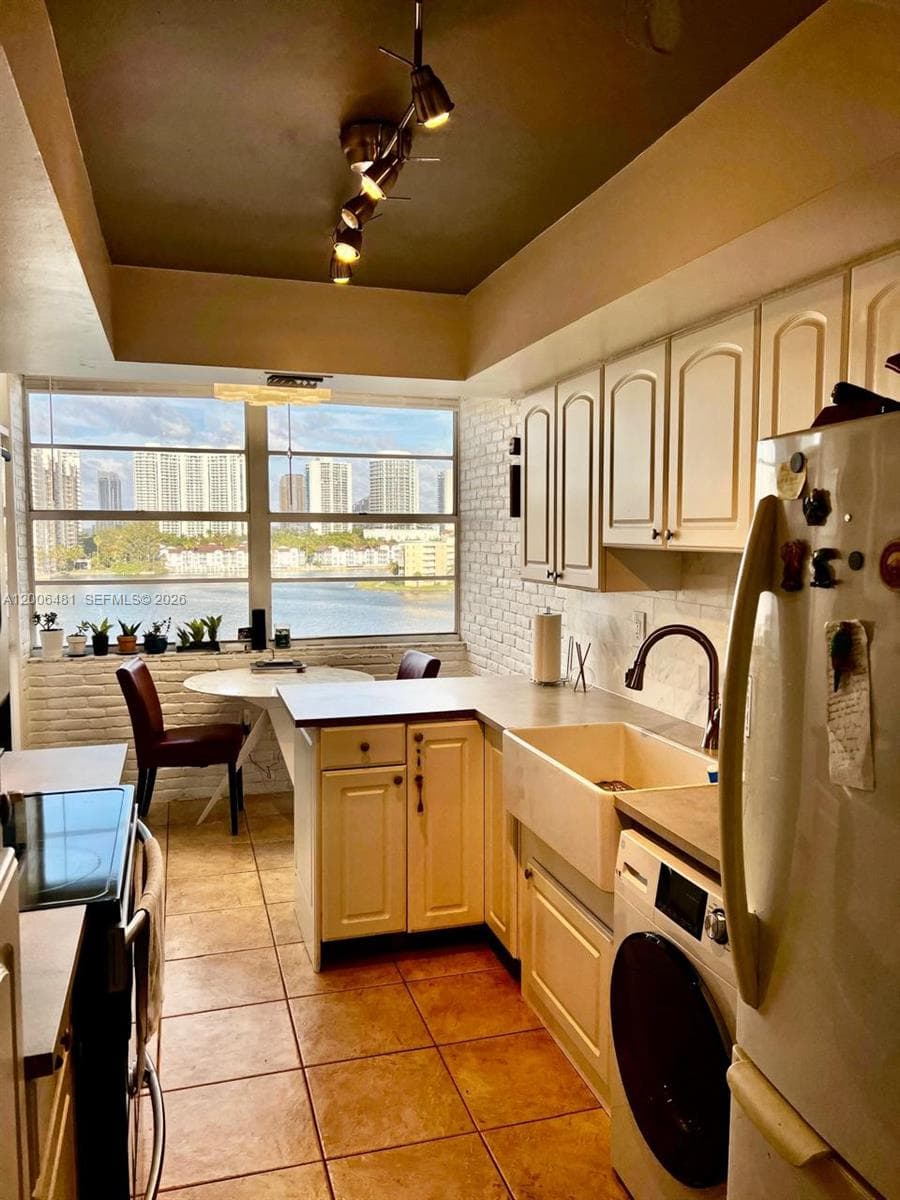 18041 Biscayne Blvd # 804, Aventura FL 33160 — 11