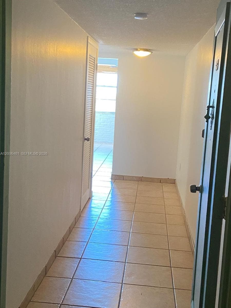 18041 Biscayne Blvd # 804, Aventura FL 33160 — 4