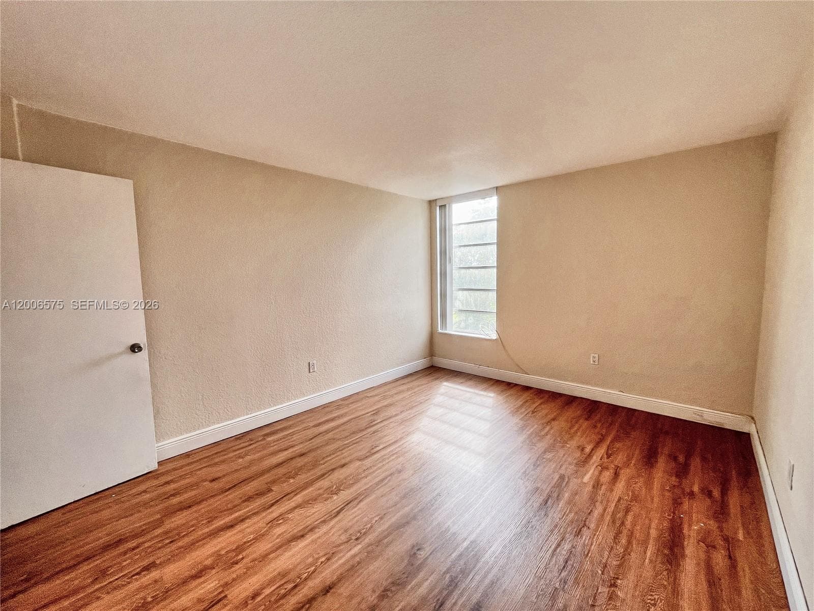 8870 Fontainebleau Blvd # 409, Miami FL 33172 — 23