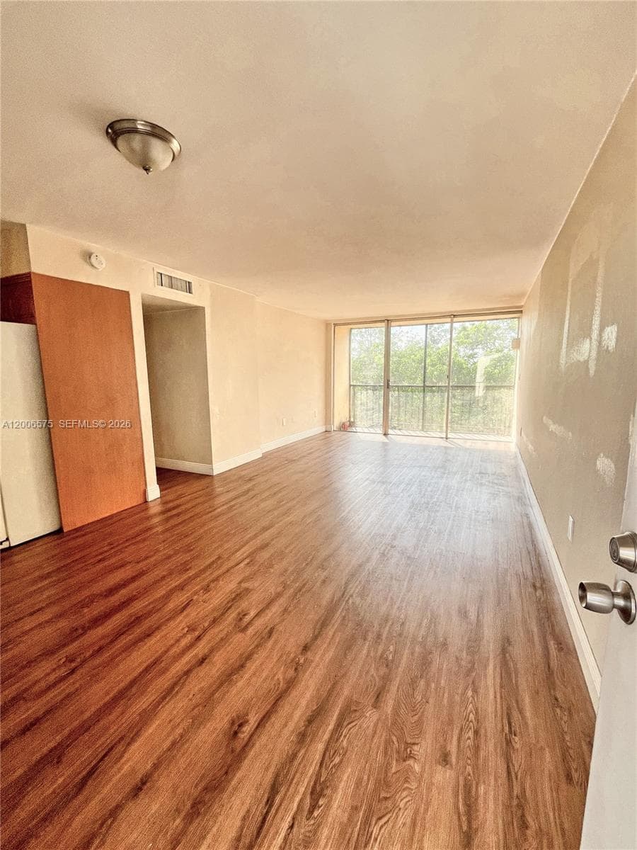 8870 Fontainebleau Blvd # 409, Miami FL 33172 — 2