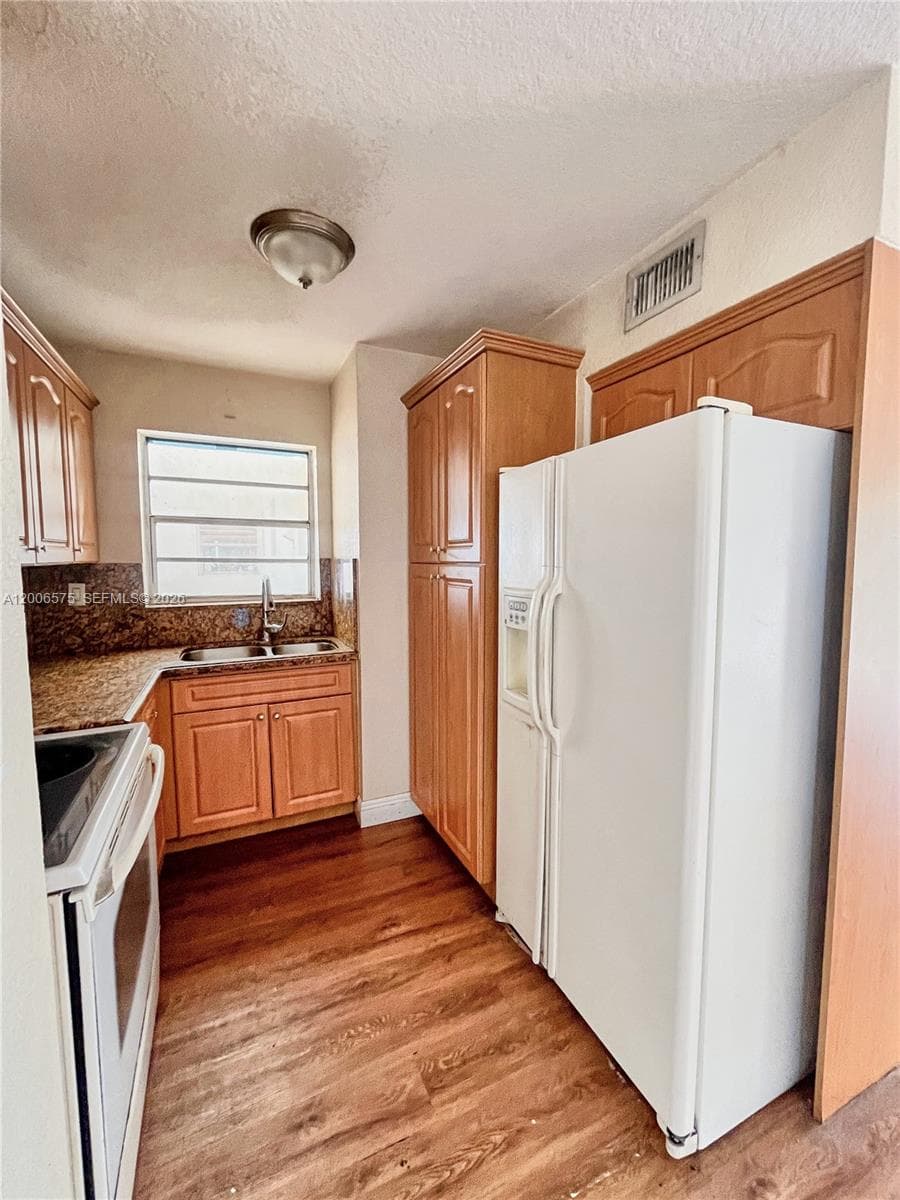 8870 Fontainebleau Blvd # 409, Miami FL 33172 — 7