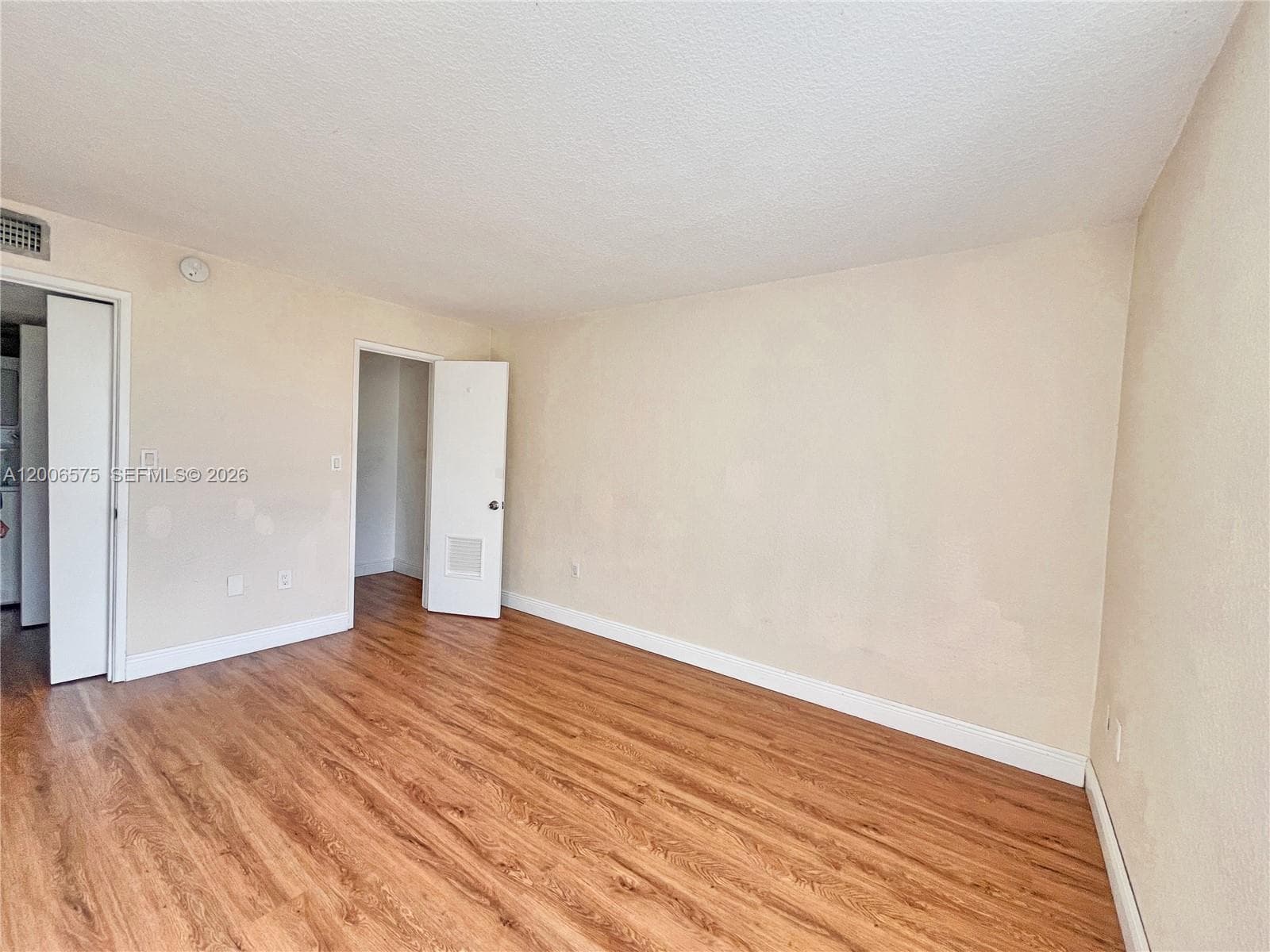 8870 Fontainebleau Blvd # 409, Miami FL 33172 — 30
