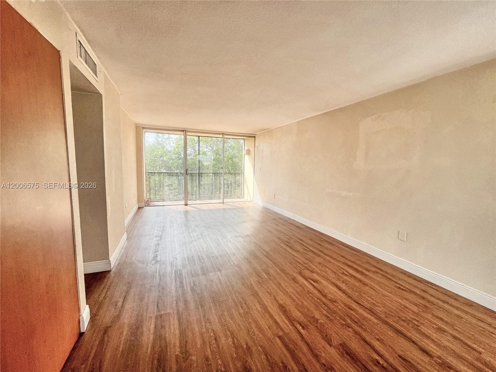 8870 Fontainebleau Blvd # 409, Miami FL 33172 — 10