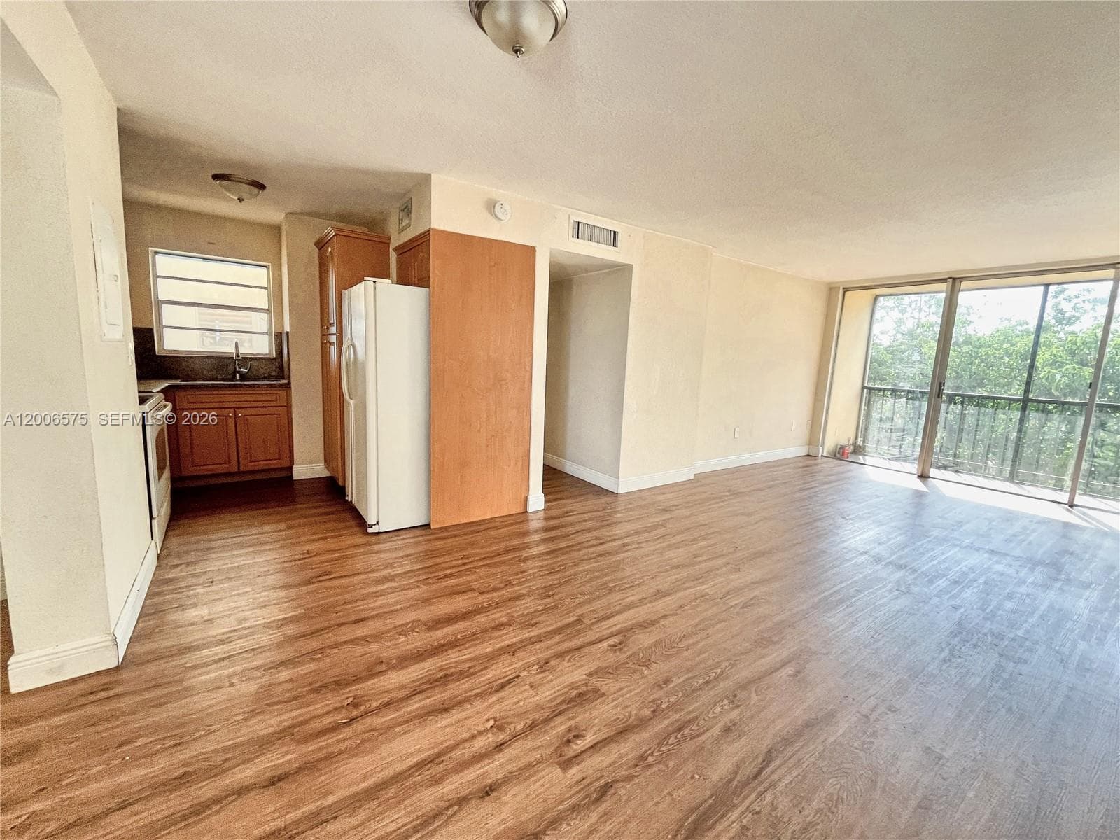 8870 Fontainebleau Blvd # 409, Miami FL 33172 — 4