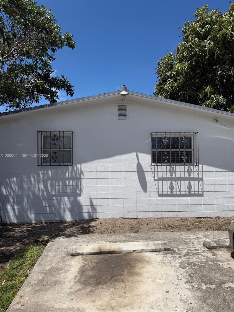 41 E 20th St, Hialeah FL 33010 — 2