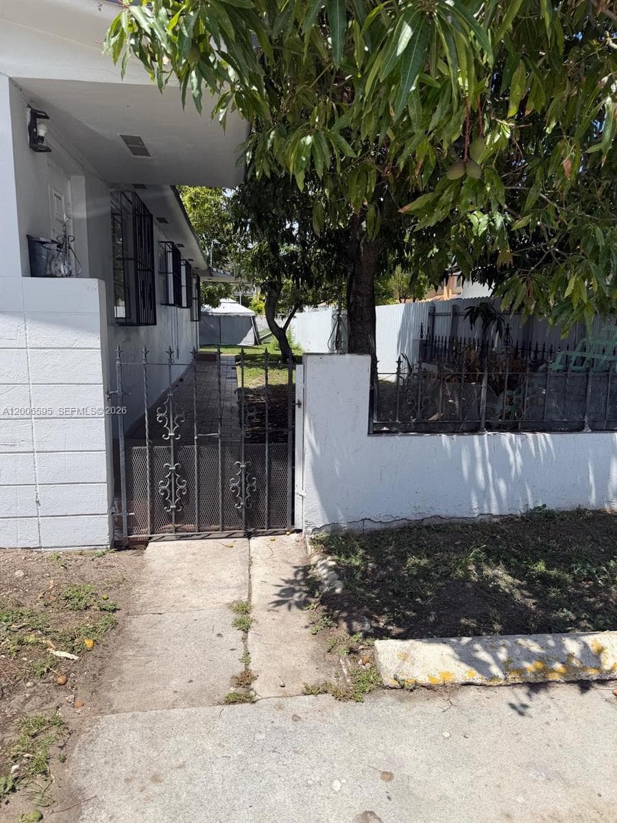 41 E 20th St, Hialeah FL 33010 — 5