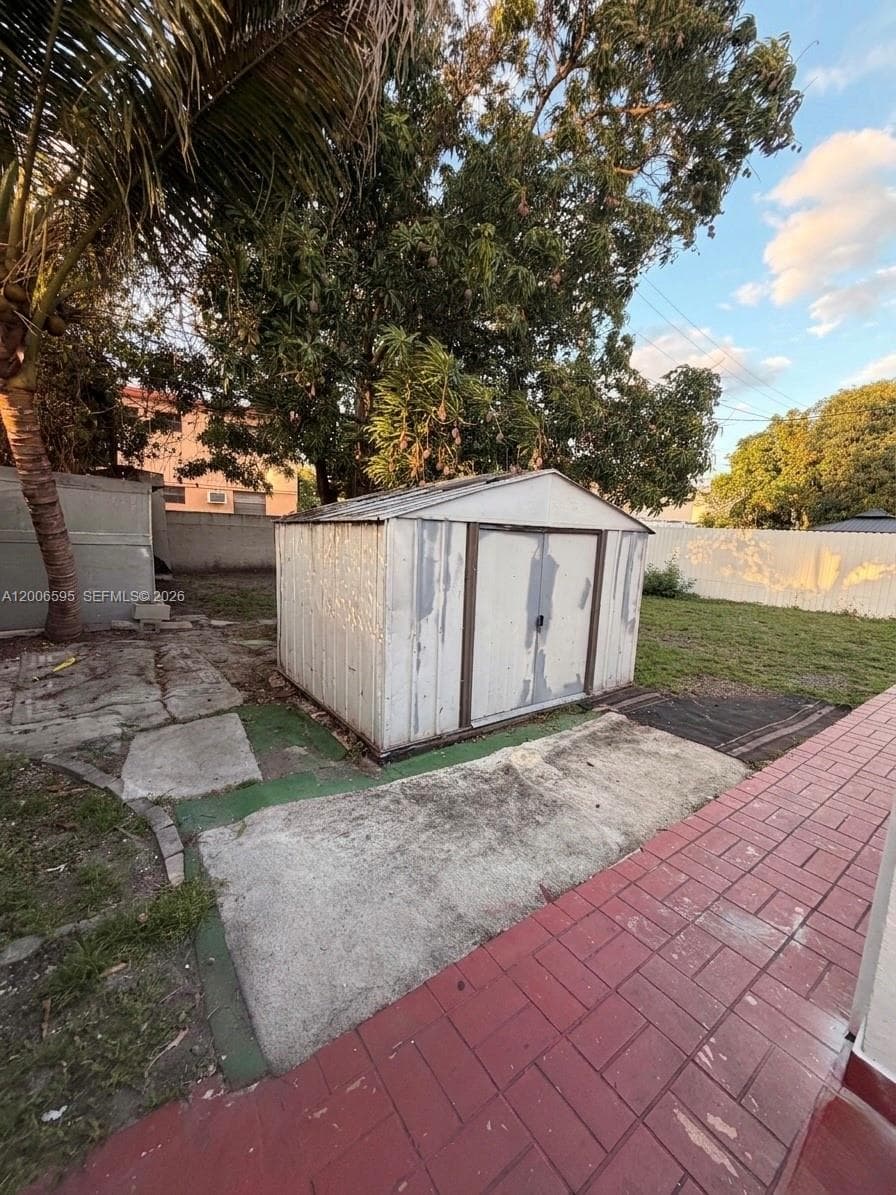41 E 20th St, Hialeah FL 33010 — 20