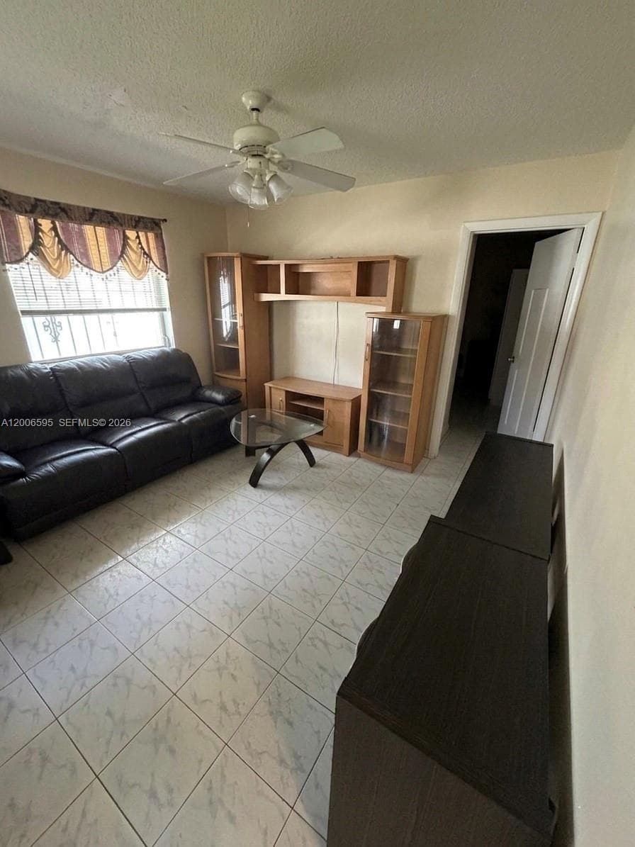 41 E 20th St, Hialeah FL 33010 — 11