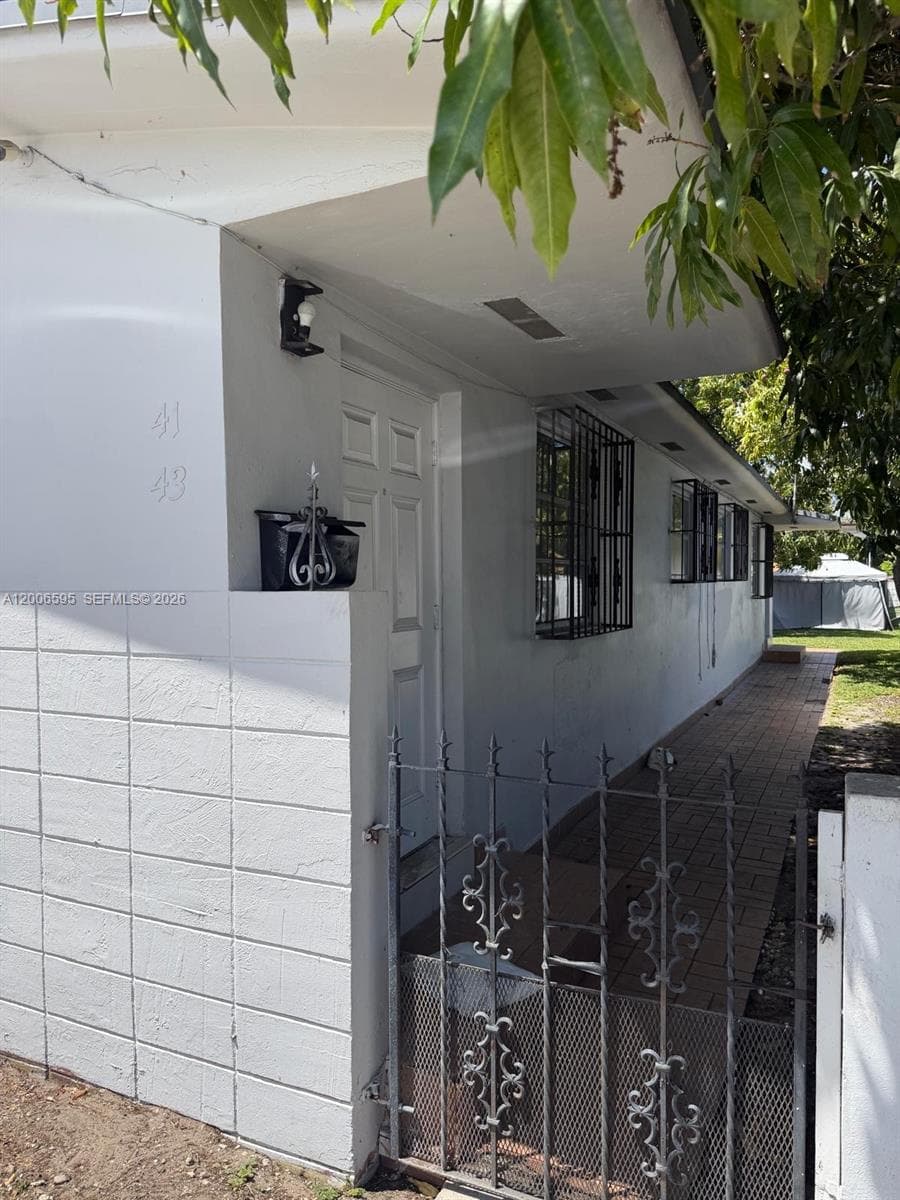41 E 20th St, Hialeah FL 33010 — 4