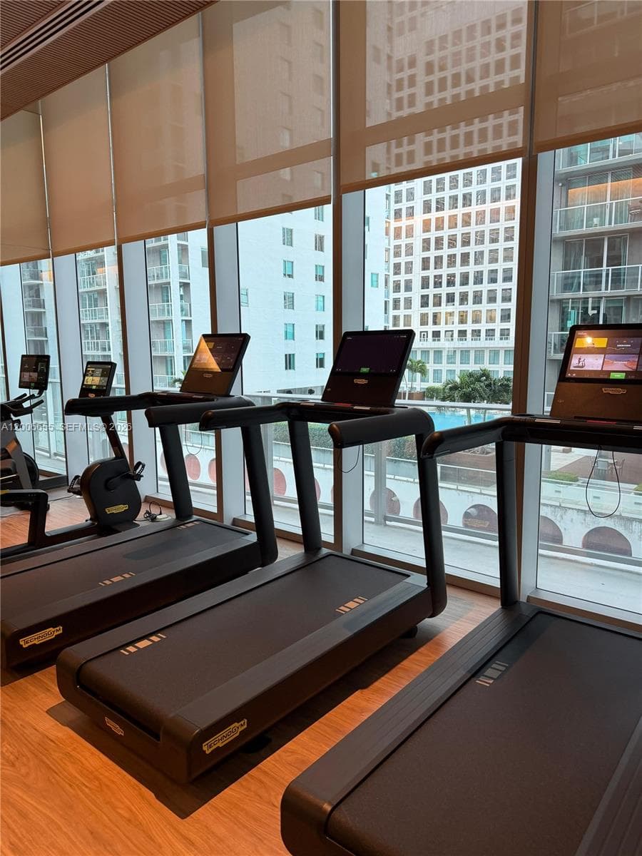 77 SE 5 Street # 1904, Miami FL 33131 — 33