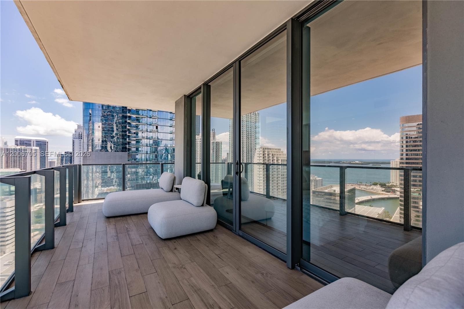 68 SE 6th St # 2701, Miami FL 33131 — 17