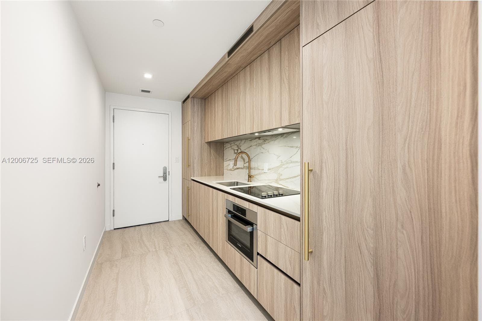 77 SE 5 # 1505, Miami FL 33131 — 23