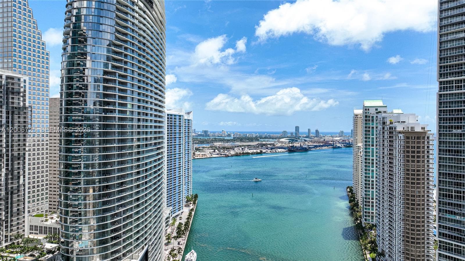 77 SE 5 # 1505, Miami FL 33131 — 1