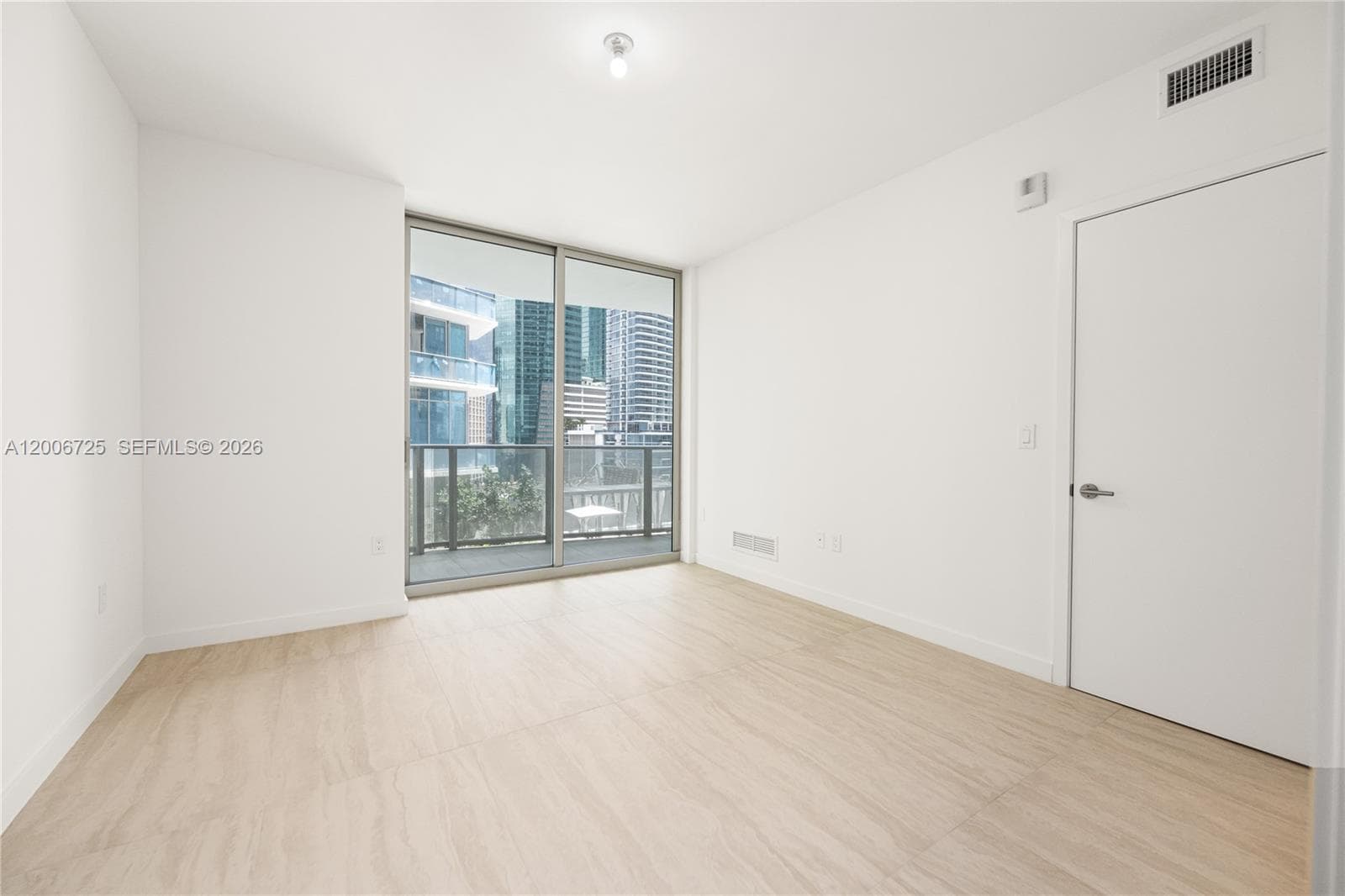 77 SE 5 # 1505, Miami FL 33131 — 31