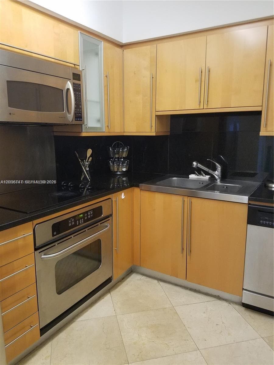 6365 Collins Ave # 910, Miami Beach FL 33141 — 5