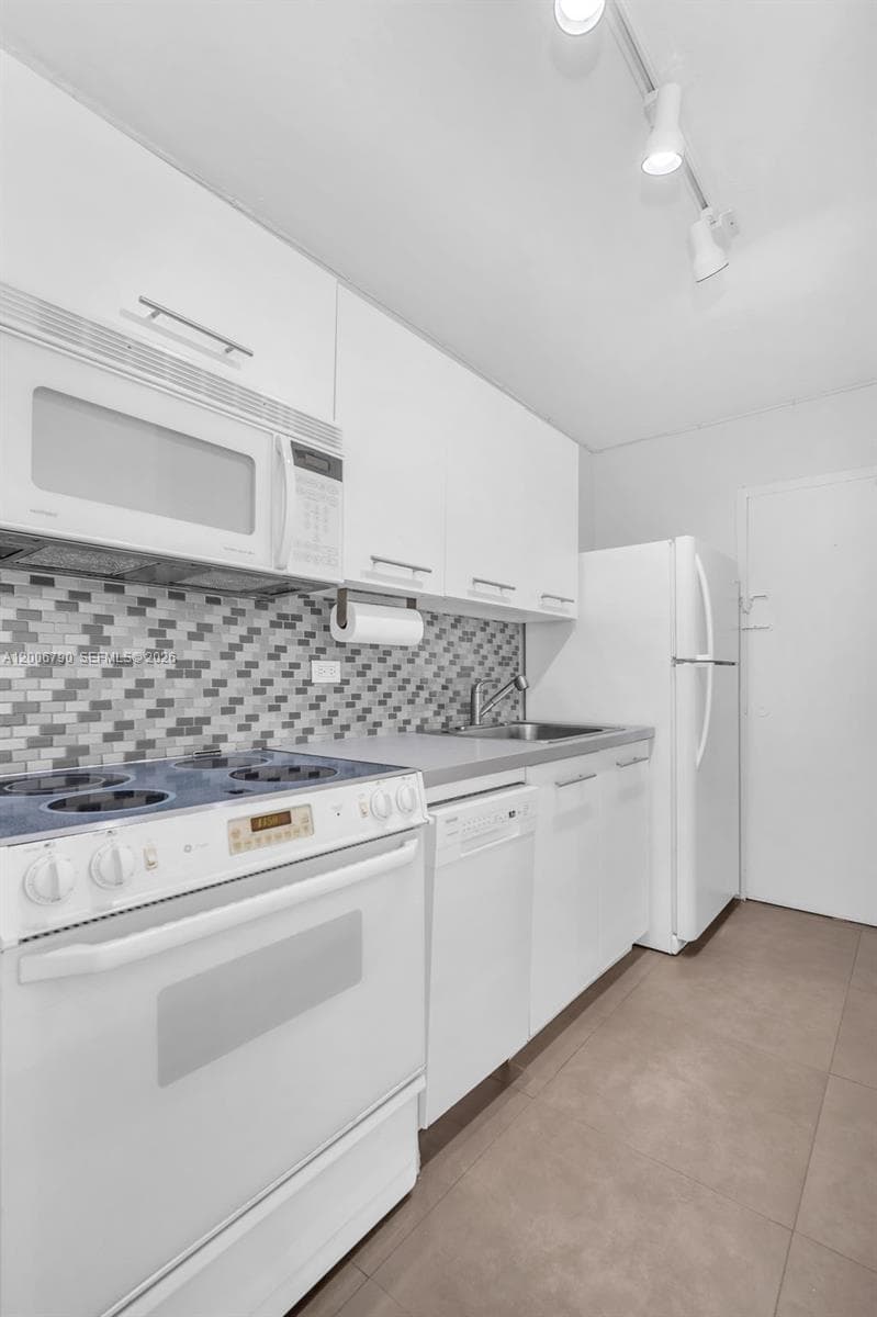 5313 Collins Ave # 204, Miami Beach FL 33140 — 13