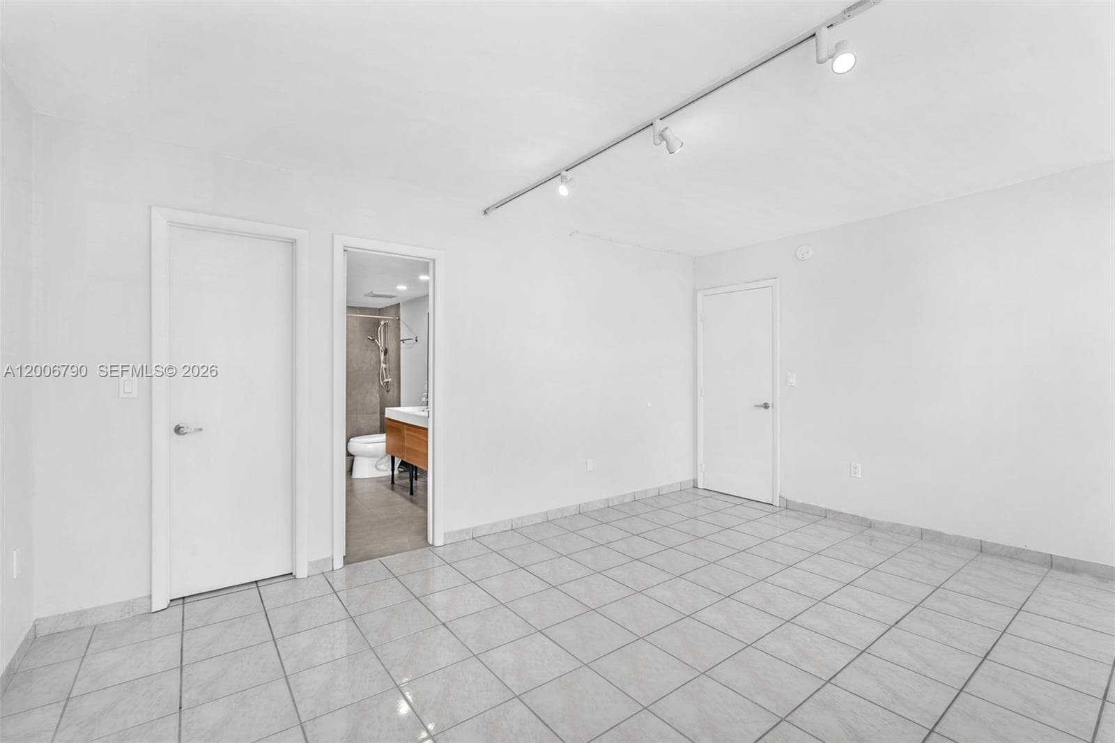 5313 Collins Ave # 204, Miami Beach FL 33140 — 17
