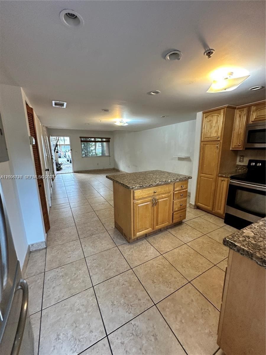 551 NW 82nd Ave # 502, Miami FL 33126 — 29