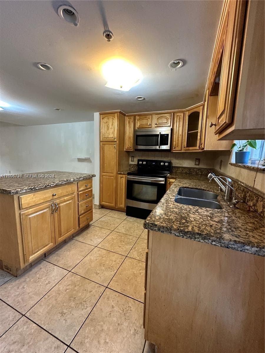 551 NW 82nd Ave # 502, Miami FL 33126 — 25
