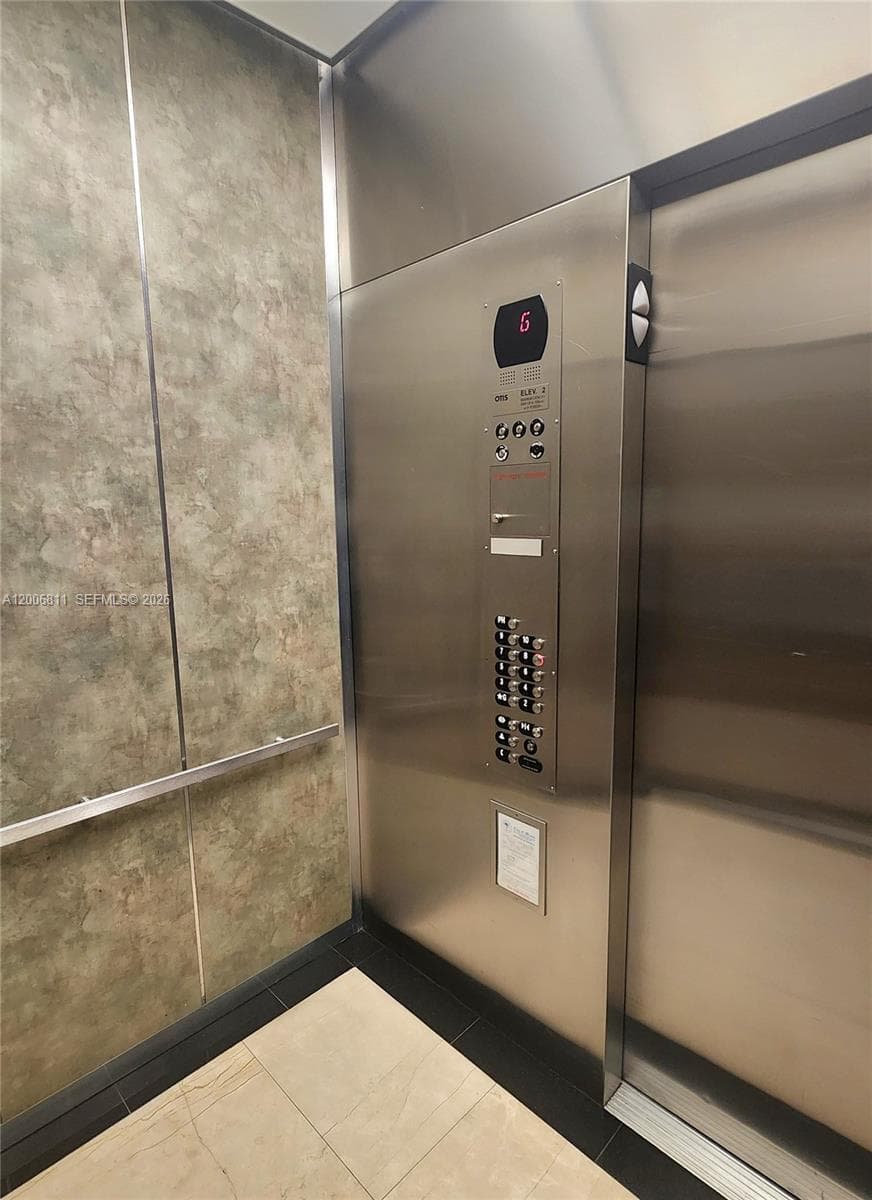 2200 NE 4th Ave # 803, Miami FL 33137 — 27