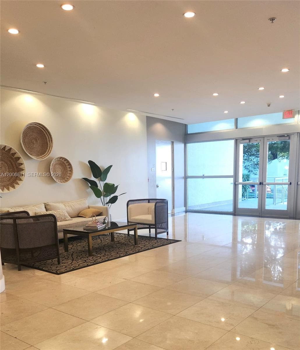 2200 NE 4th Ave # 803, Miami FL 33137 — 5