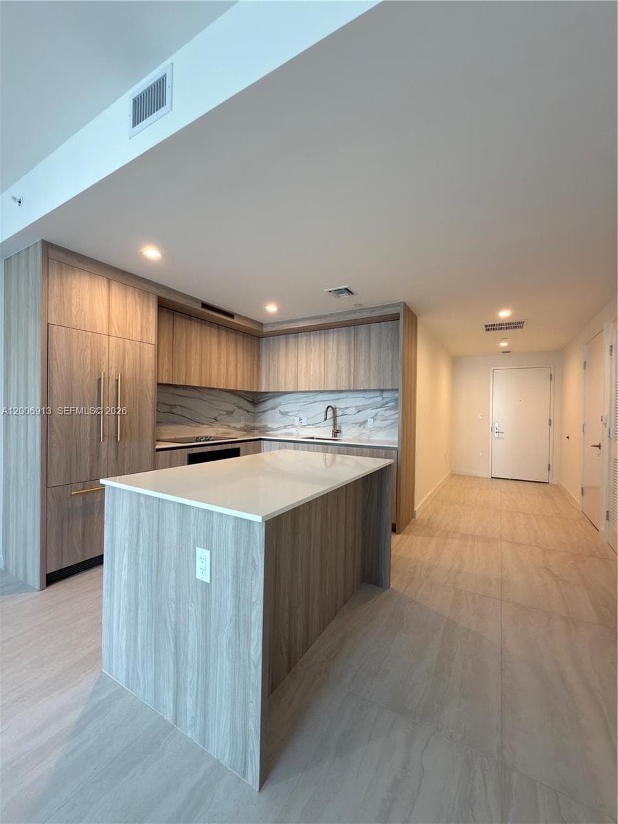 77 SE 5th St # 1602, Miami FL 33131 — 2