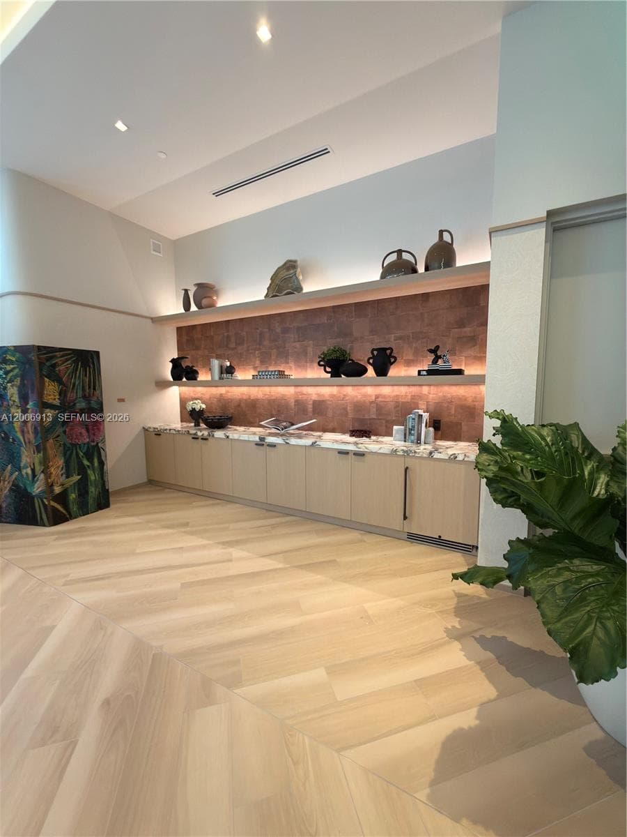 77 SE 5th St # 1602, Miami FL 33131 — 46
