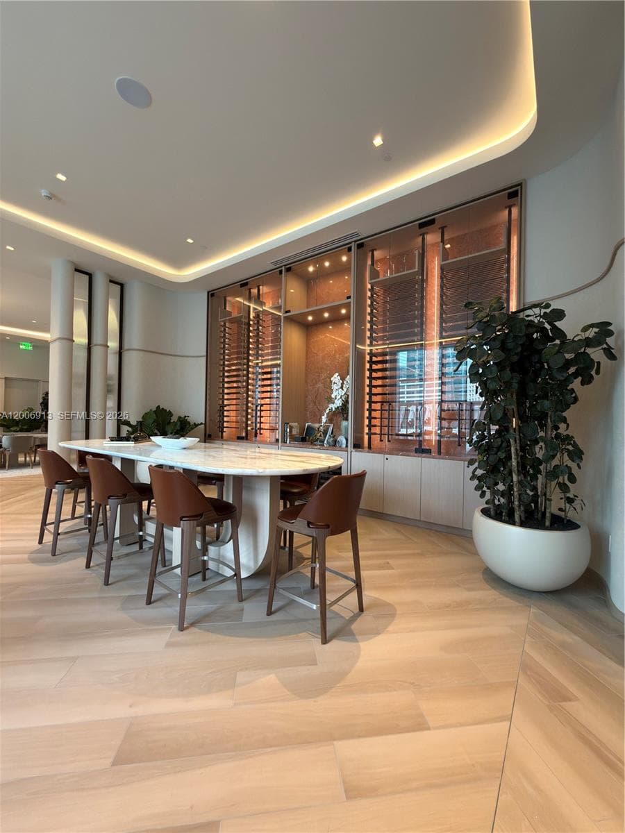 77 SE 5th St # 1602, Miami FL 33131 — 53