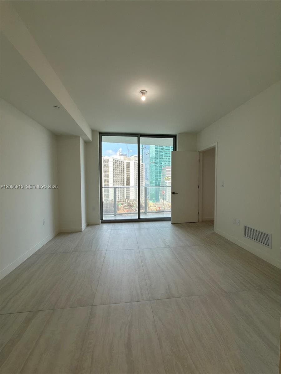 77 SE 5th St # 1602, Miami FL 33131 — 7