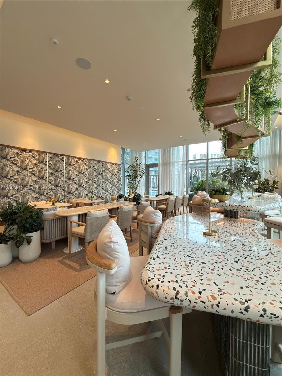 77 SE 5th St # 1602, Miami FL 33131 — 32