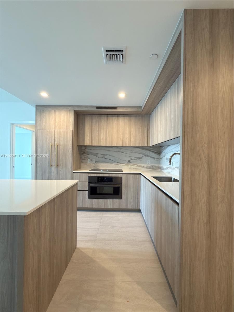 77 SE 5th St # 1602, Miami FL 33131 — 1