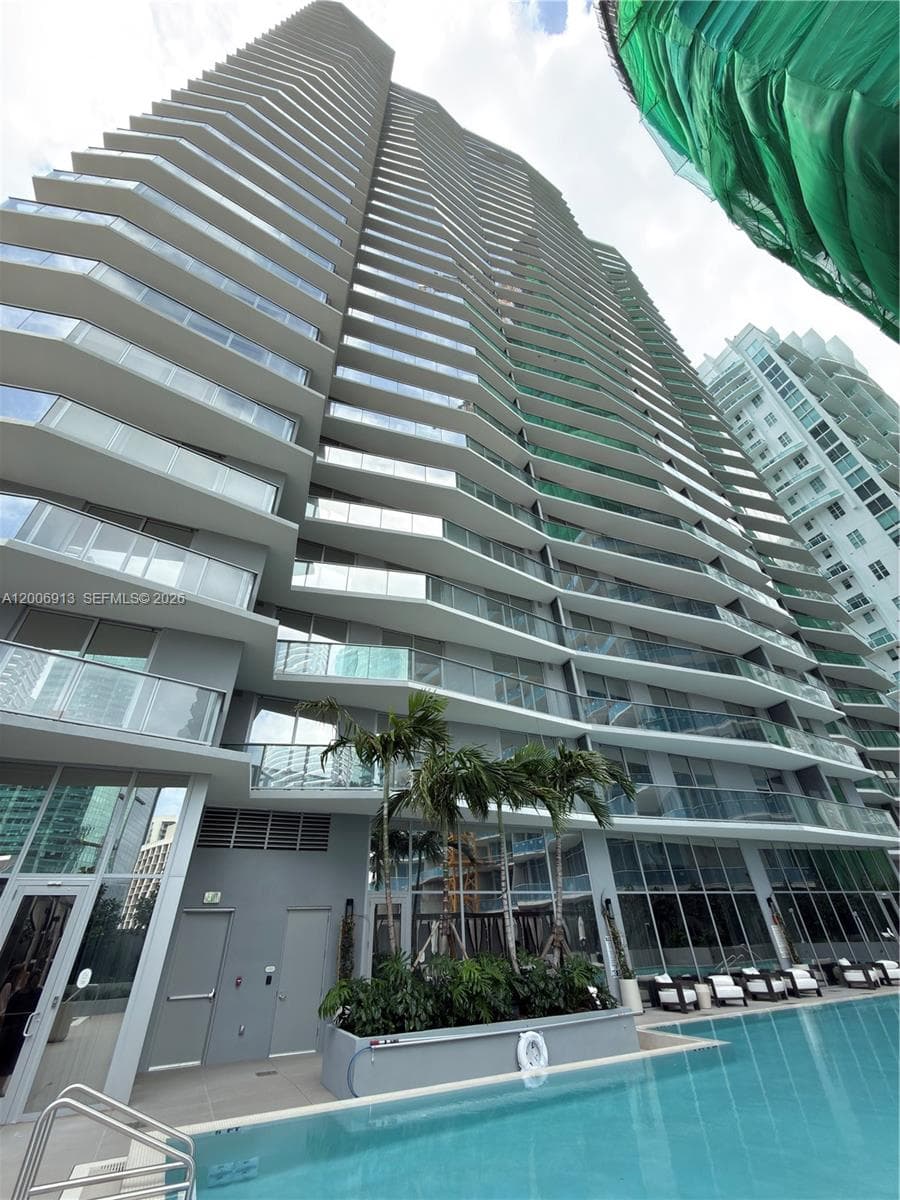 77 SE 5th St # 1602, Miami FL 33131 — 38