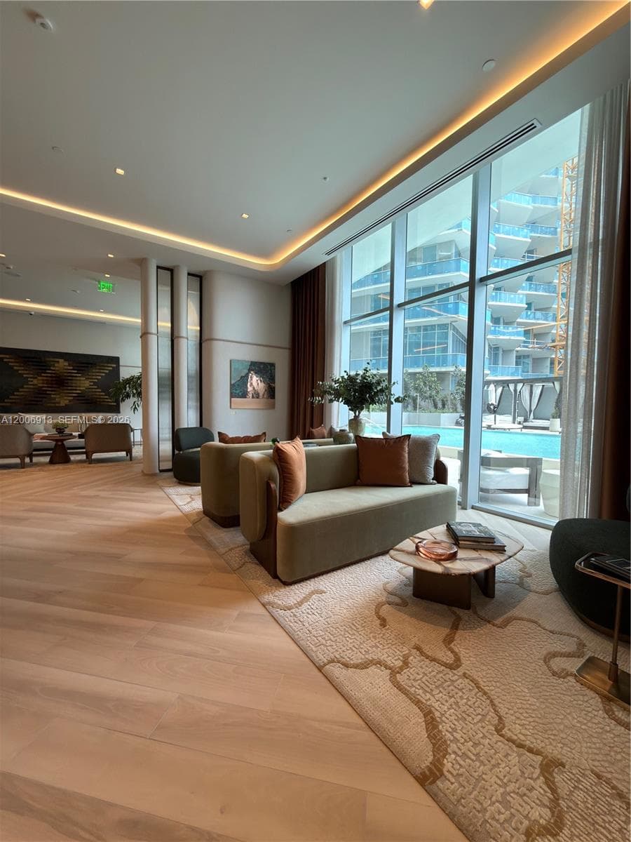 77 SE 5th St # 1602, Miami FL 33131 — 49