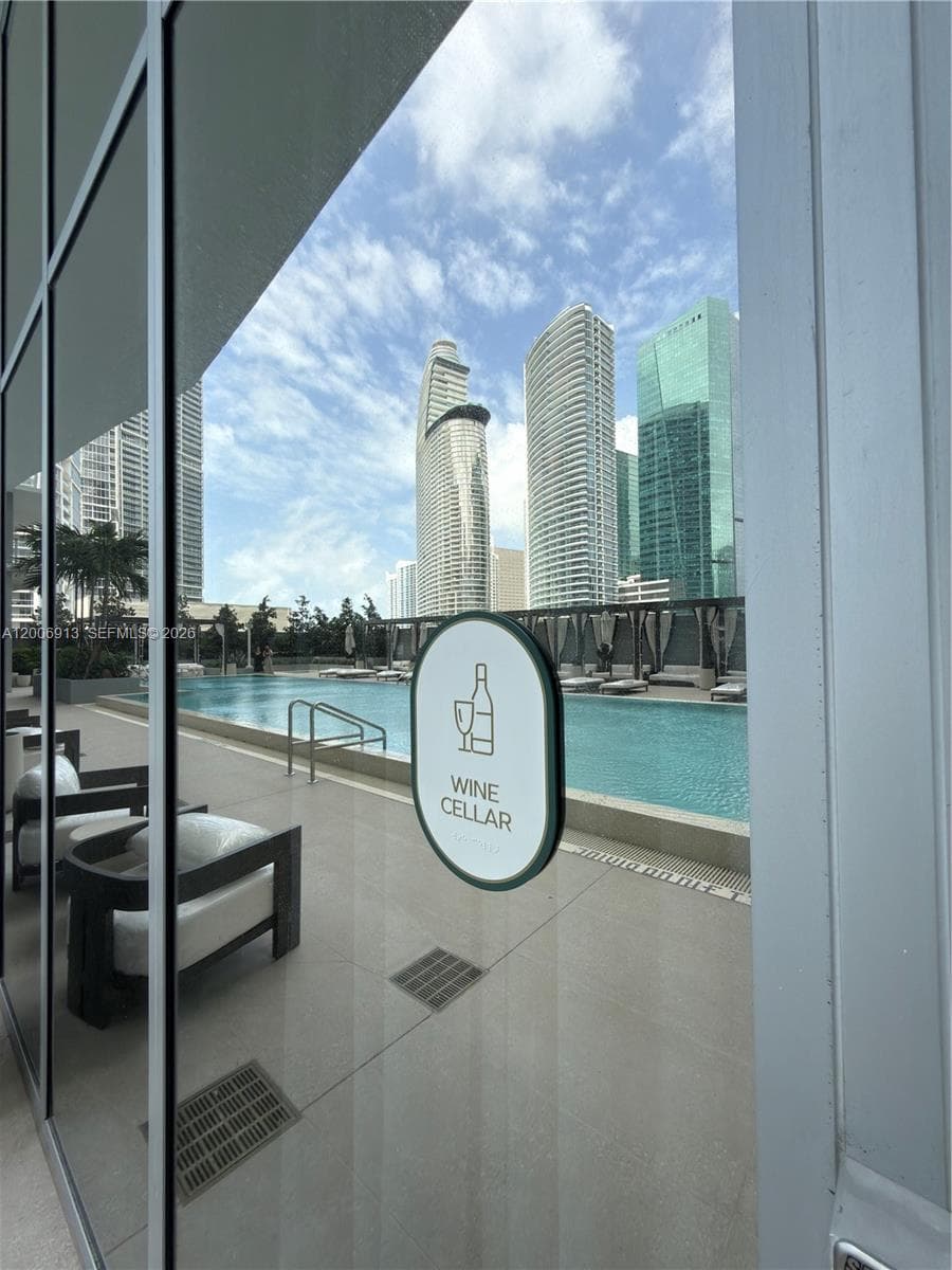 77 SE 5th St # 1602, Miami FL 33131 — 41