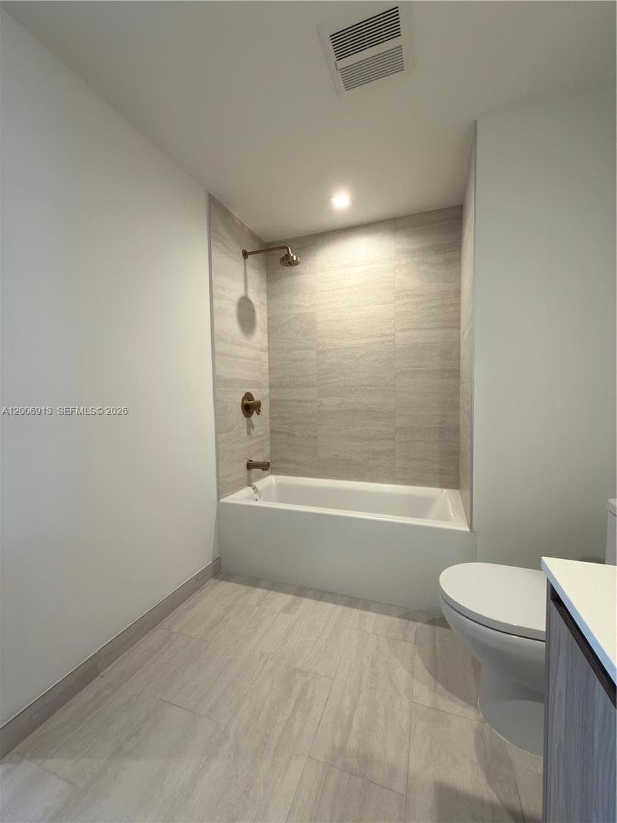 77 SE 5th St # 1602, Miami FL 33131 — 18