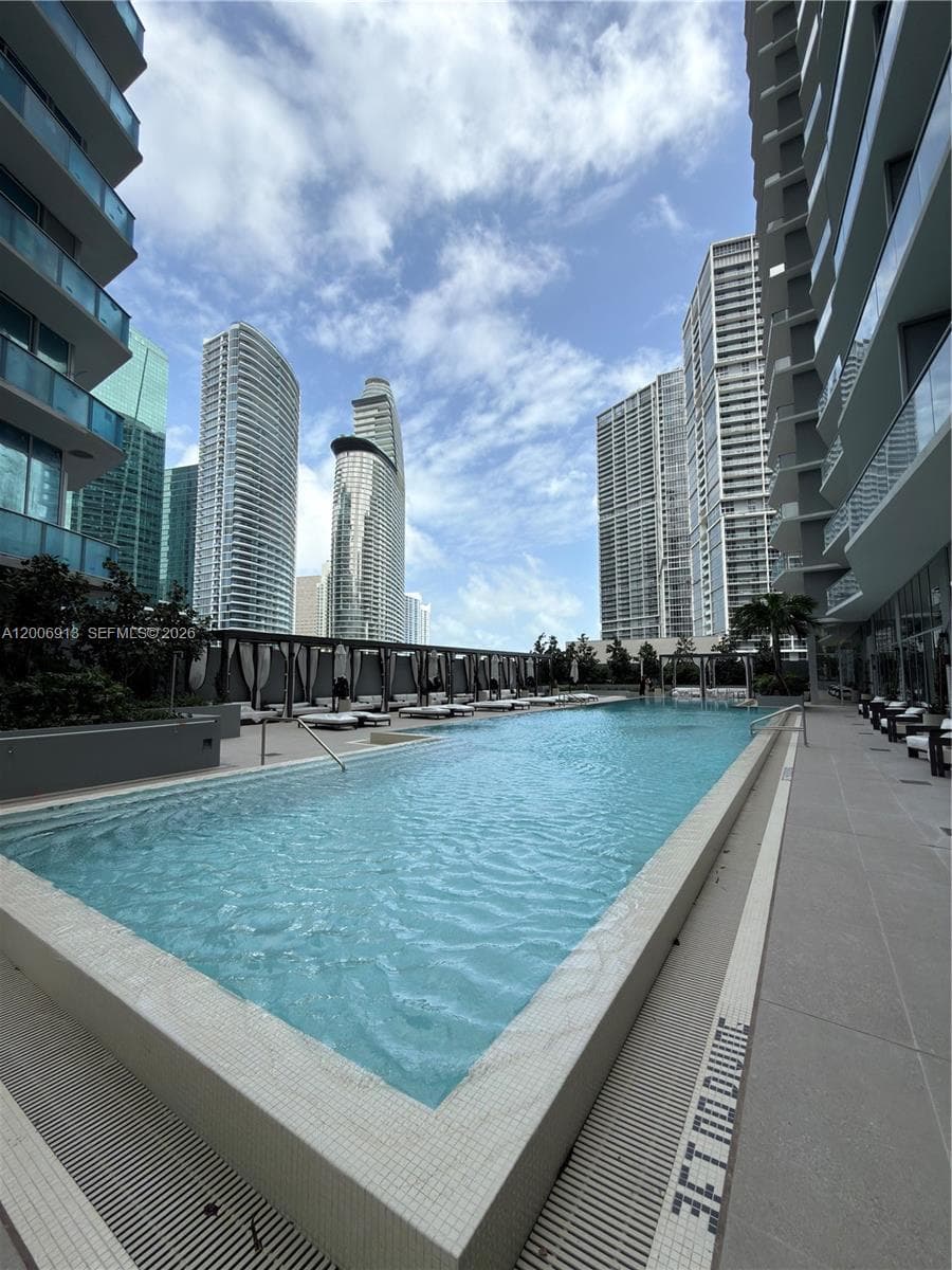 77 SE 5th St # 1602, Miami FL 33131 — 40